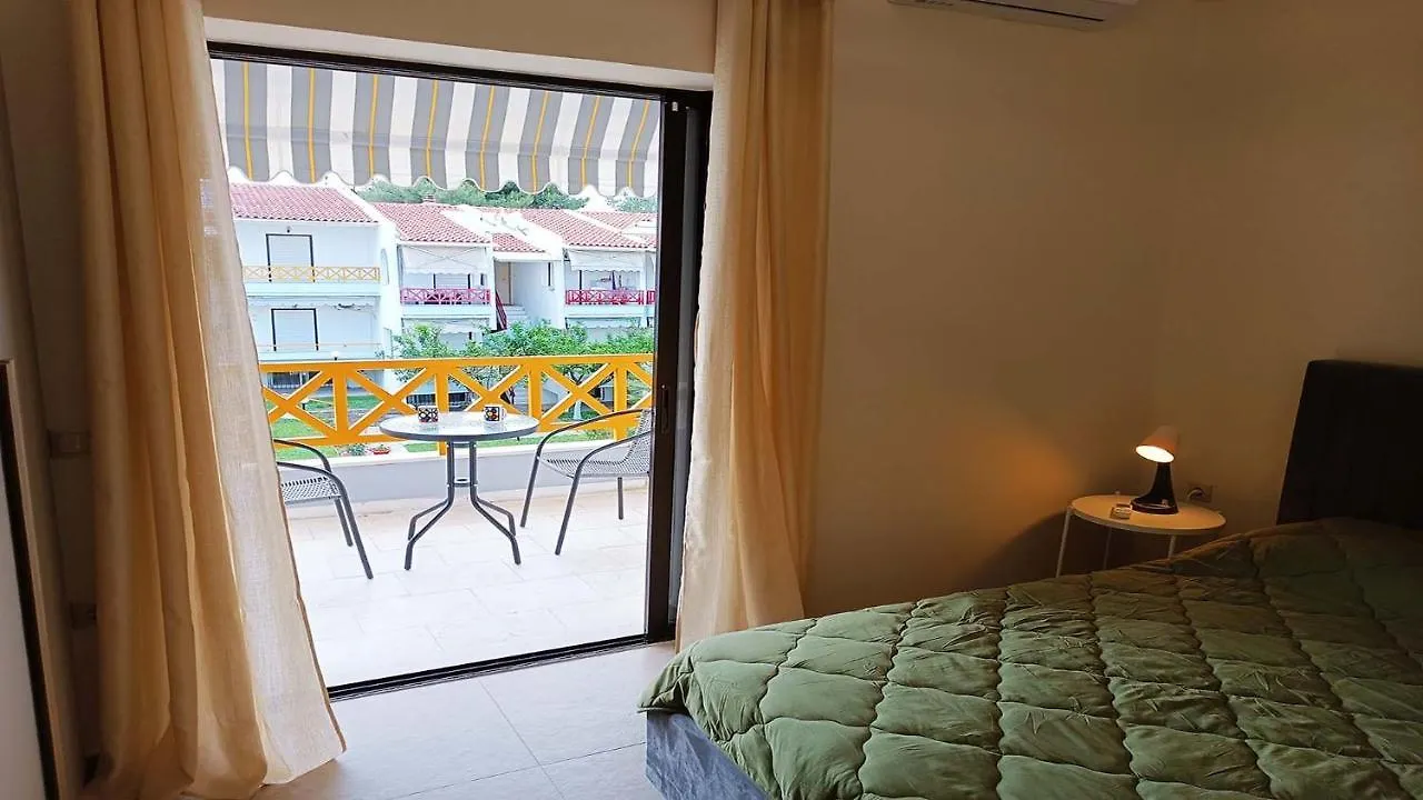 Chanioti Beach Front Apartment 0*, Hanioti