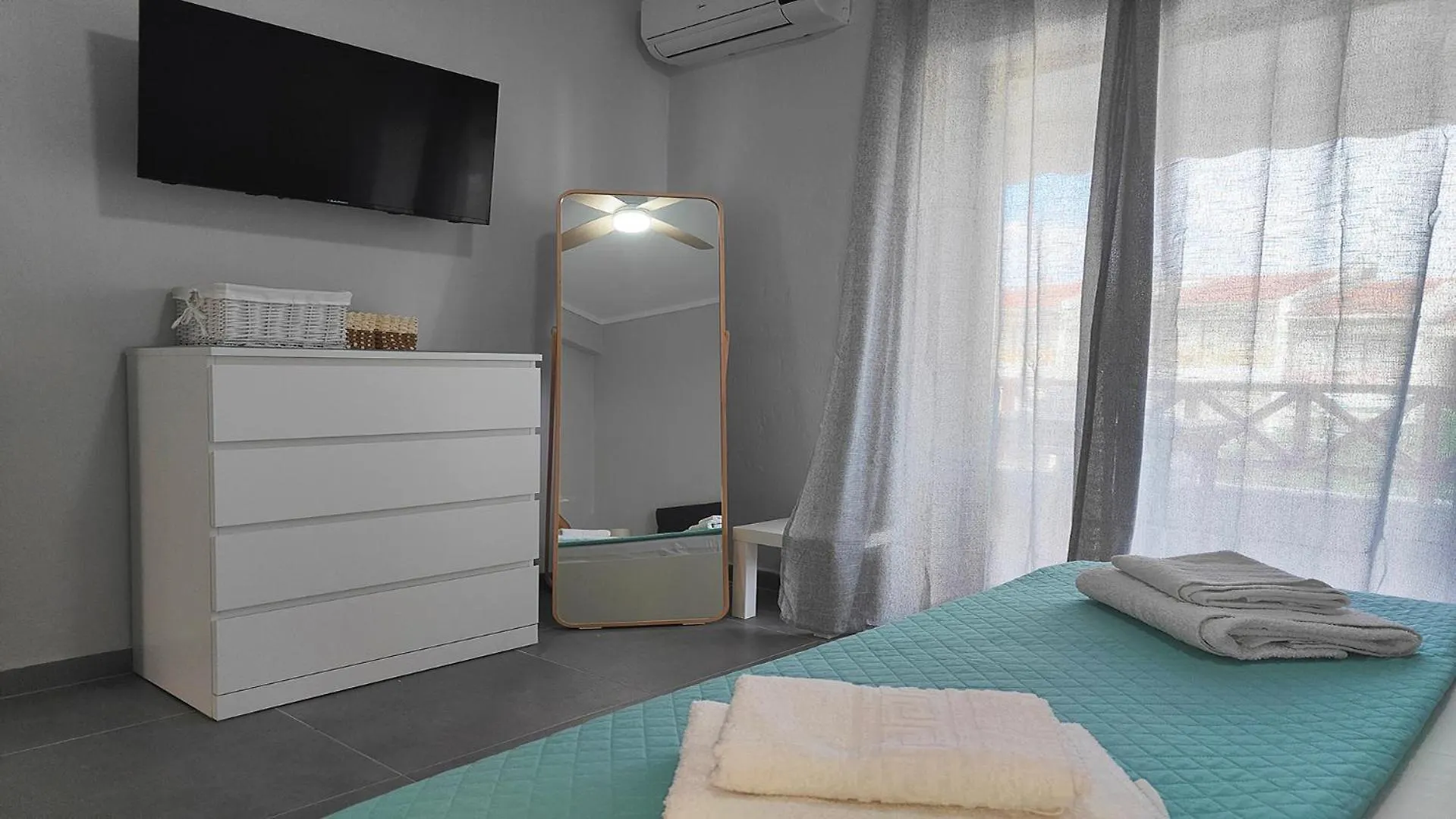 Chanioti Beach Front Apartment 0*, Hanioti Greece