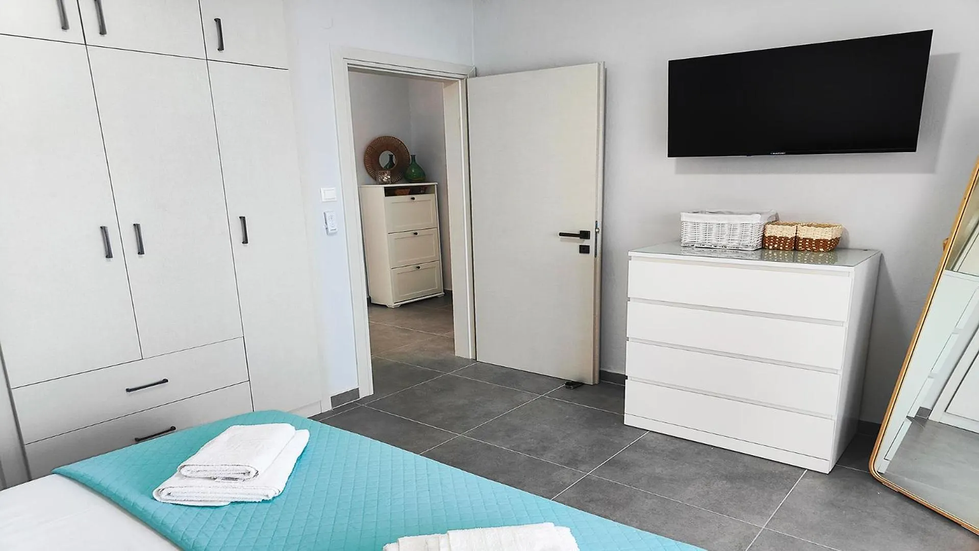 Chanioti Beach Front Apartment  Hanioti