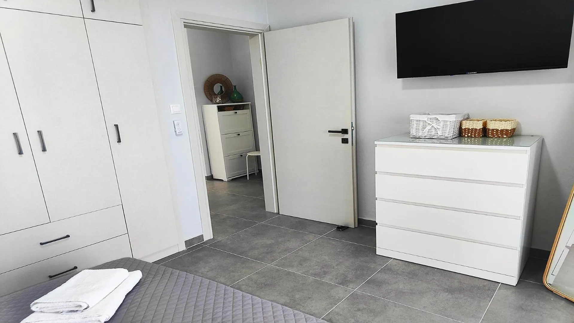Chanioti Beach Front Apartment  Hanioti
