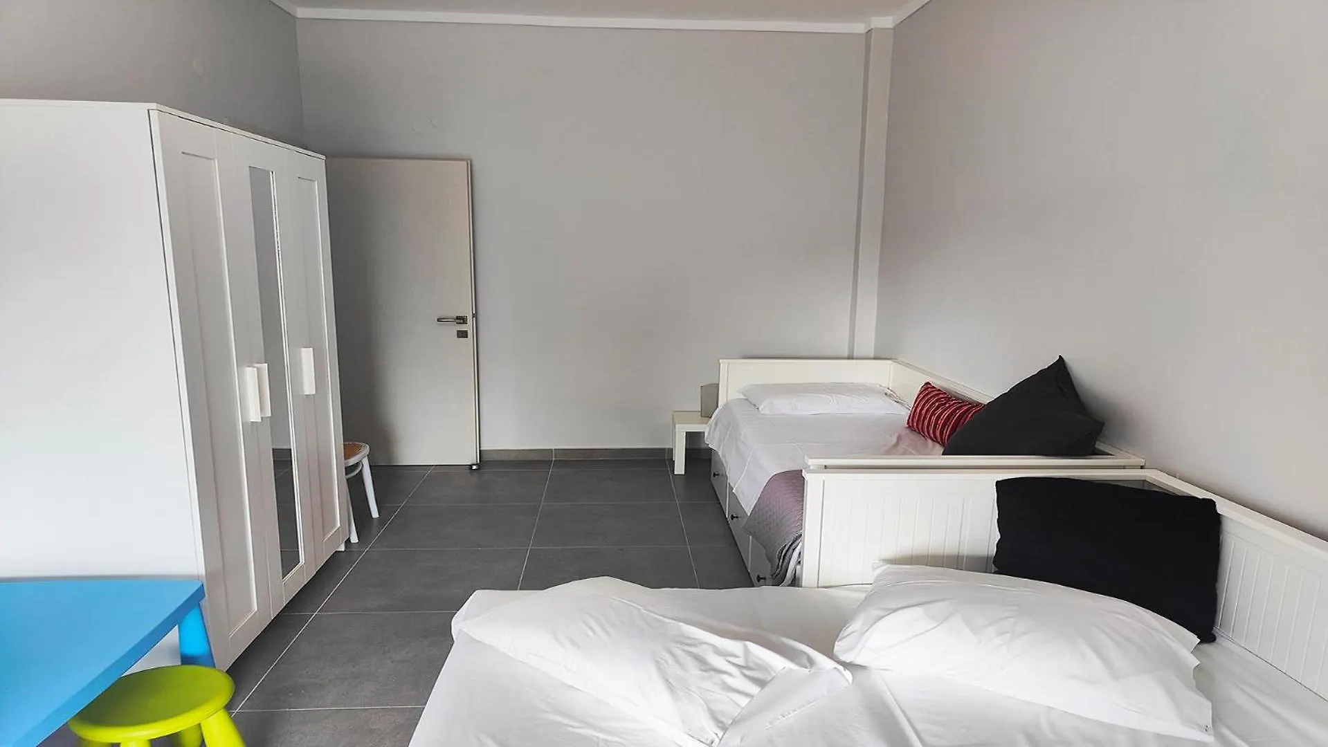Chanioti Beach Front Apartment Hanioti